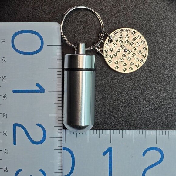 Pet Memorial Keychain With Message and Paw Charms (NWOT) - Picture 4 of 4